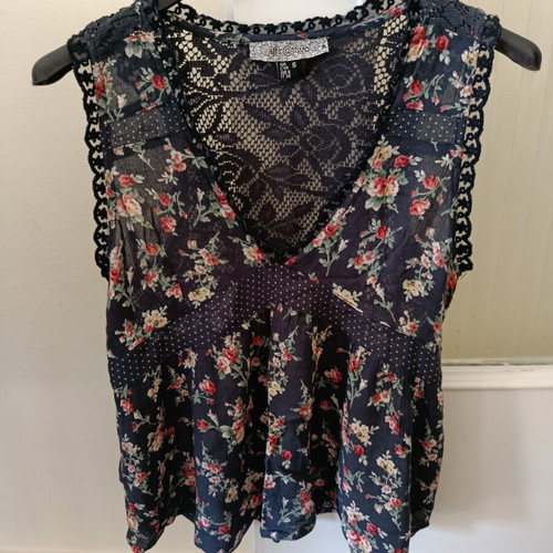 Attrattivo floral blouse with lace back, like new, size S