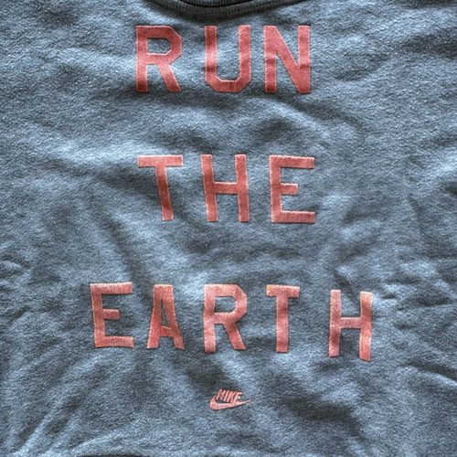 Γυναικείο φούτερ Nike Run The Earth μέγεθος Medium γκρι μεταχειρισμένο