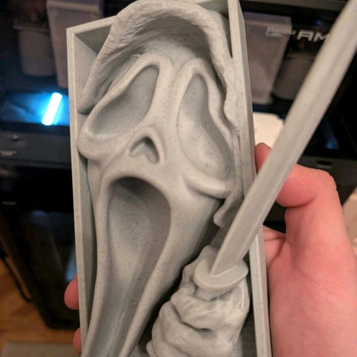 Scream wall mount like new