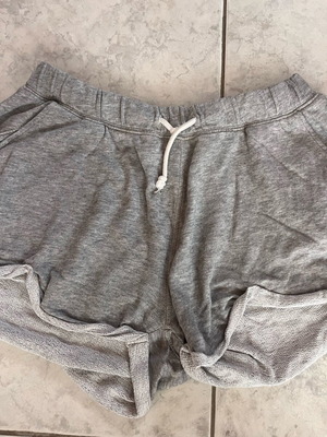 Γυναικείο σορτσάκι H&M μεταχειρισμένο, μέγεθος Medium