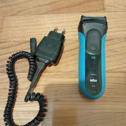 Braun S3 rechargeable electric shaver model 3010s, wet and dry