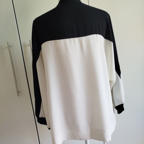 Figaro blouse black and white with wide sleeve and black sequins like new