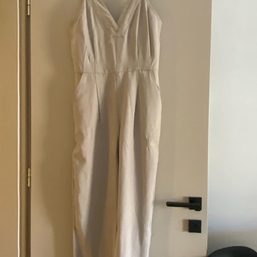 Gizia jumpsuit new, size M 38, beige