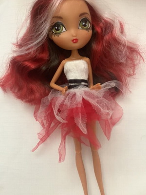 La Dee Da Fairytale Doll Sloane like new