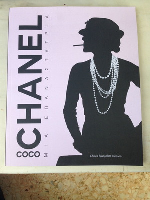 Book Coco Chanel: A Revolutionary new with soft cover