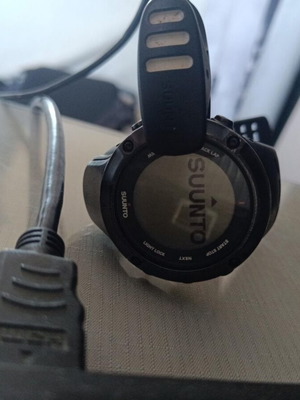 Suunto Ambit3 Peak watch with original charging cable for parts