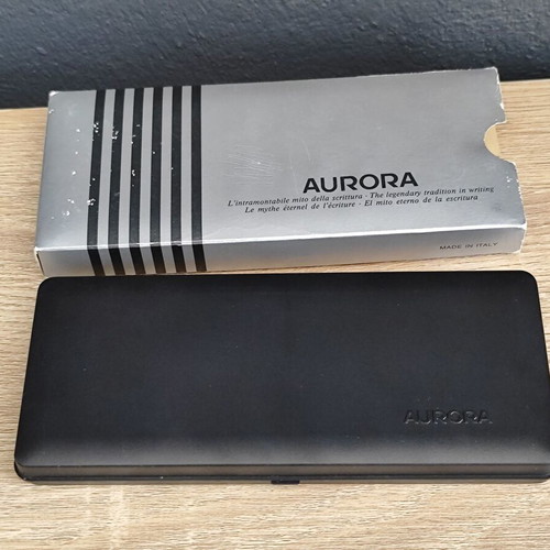 Aurora Sfera 332 pen used with gold details