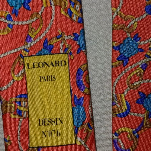 Leonard Paris Vintage silk tie like new, design Nº76