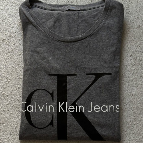 Calvin Klein Jeans κοντομάνικο μπλουζάκι με μεγάλο λογότυπο γκρι μέγεθος L σαν καινούργιο