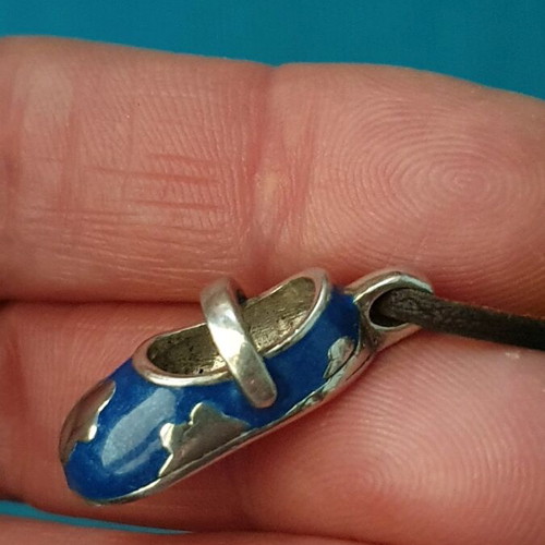 Silver 925 shoe necklace used with blue enamel