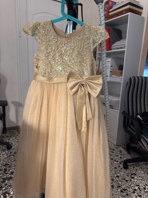 Dress like new, gold color, sizes 122-134 cm, ages 7-9