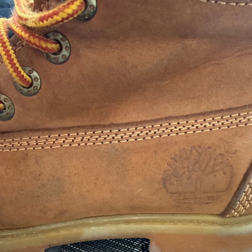 Junior boots leather used, needs cleaning service, size 34