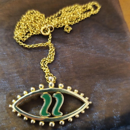 Pendant charm 2022 gold color, like new, green detail