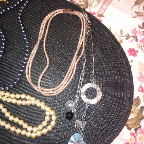 Fashion jewelry used, 4 necklaces, 2 pairs of clip earrings, 2 brooches