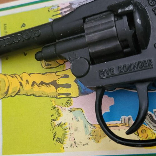 Collectible Retro Toy Pistols '60s-'70s Crescent Toys S-Agent Pilaz Pistolite like new