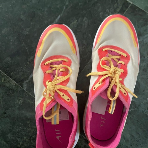 Nike athletic shoes size 37.5 like new, white and pink