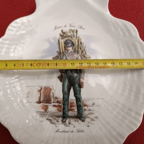 Limoges decorative plate like new, The old trades of Paris