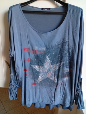 Blouse used, blue, one size with star and rhinestones