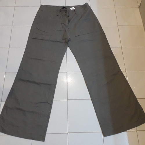 H & M olive pants in very good condition, size 40