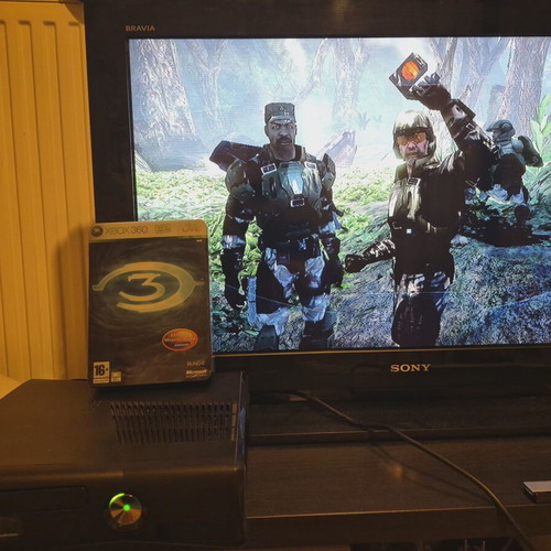Halo 3 Limited Edition Xbox 360 used with metal case and artbook