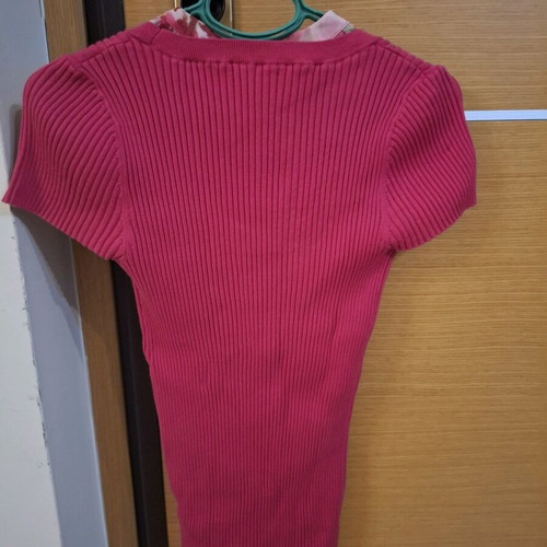 Women's pink blouse like new, size S with floral details
