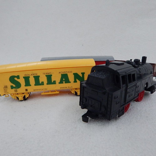 Lima Crick train set used, mechanical with 3 wagons and 10 tracks