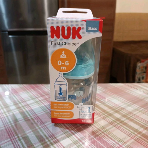 2  Βρεφικά μπιμπερόν  ένα NUK και ένα  MUM  anti colic.   Καινουρια σε σφραγισμένη  συσκευασία.  9 ε