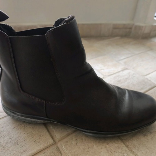 Haralas leather shoes without heels used