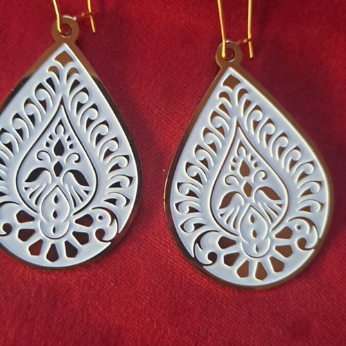 Handmade earrings new, white and gold