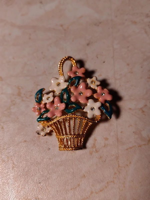 Vintage brooch used, flower basket design