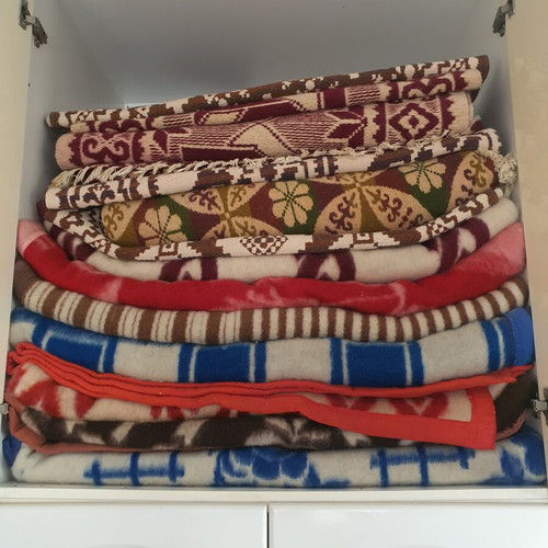 Wool blankets and rugs new, pack of 7 blankets and 4 rugs