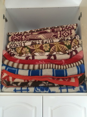 Wool blankets and rugs new, pack of 7 blankets and 4 rugs
