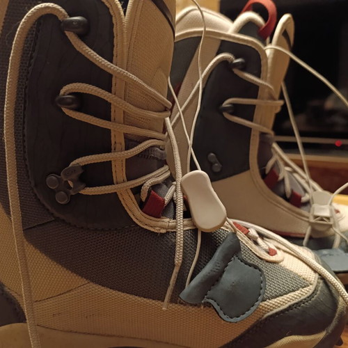 Salomon snowboard boots size 40