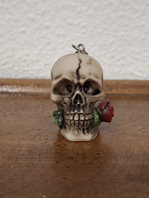 Aldor Giftware Ceramic Skull Keychain with Rose, Gothic
