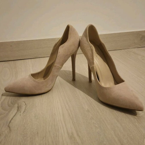 A To Z Greek beige pointed pumps like new, size 39