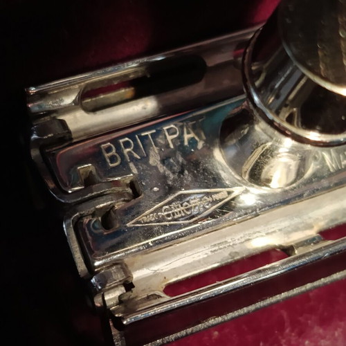 Gillette Aristocrat No 15 1948 razor used with bronze case
