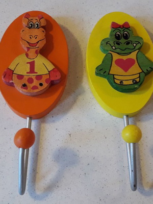 Κρεμαστράκια τοίχου παιδικά μεταχειρισμένα