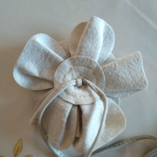 Women's beige belt with flower shape, like new, PU leather cords