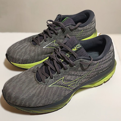 Mizuno Wave Rider 26 running shoes size 44.5 like new, gray