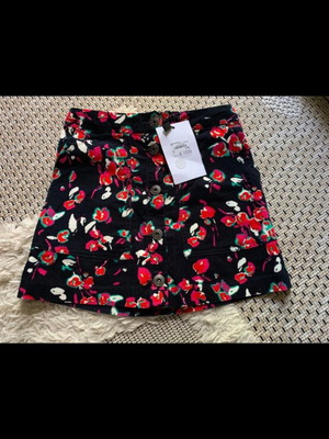Skirt with red flowers, size 128