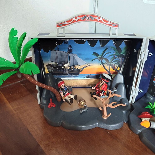 Playmobil pirate island suitcase like new
