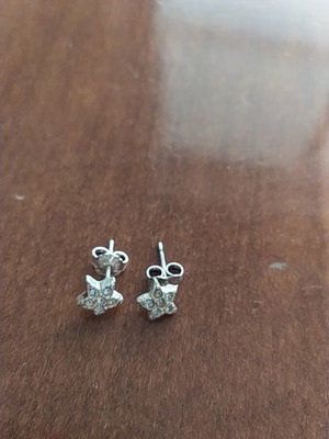 Silver earrings like new, beautiful modern design