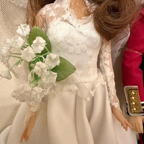 Royal Wedding Collectible Dolls Prince William & Princess Catherine Arklu Like New
