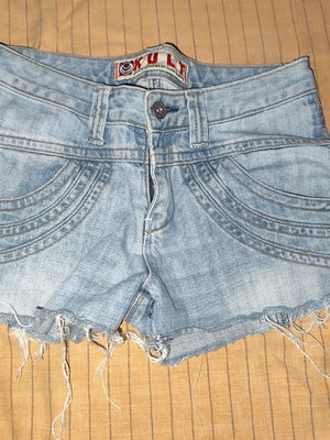 Kult jean shorts like new, size S, blue, short with sequin detail