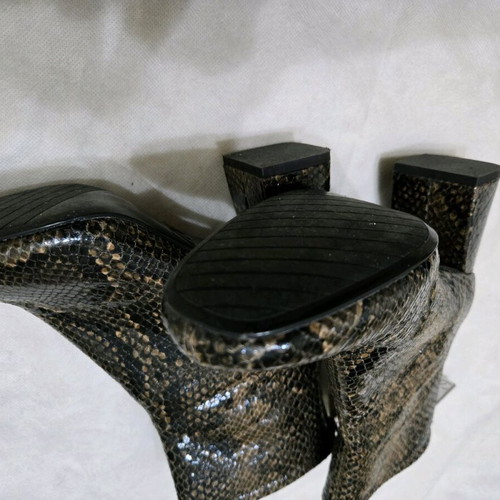 Zara ankle boots with snake print like new, size 37