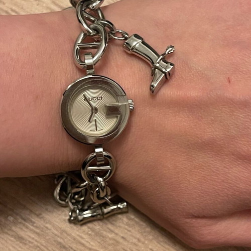 Gucci γυναικείο ρολόι χειρός μοντέλο YA107508 ασημί σαν καινούργιο