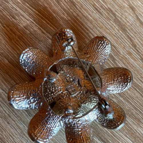 Decorative flower-shaped brooch new, gold and silver with light brown stones