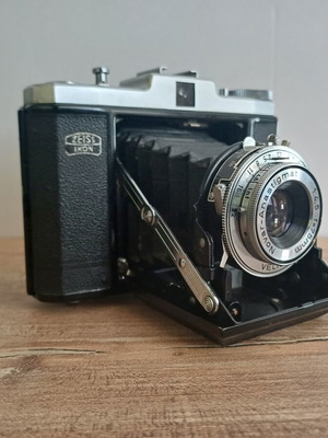 Zeiss Ikon Nettar 518/16 folding medium format camera used