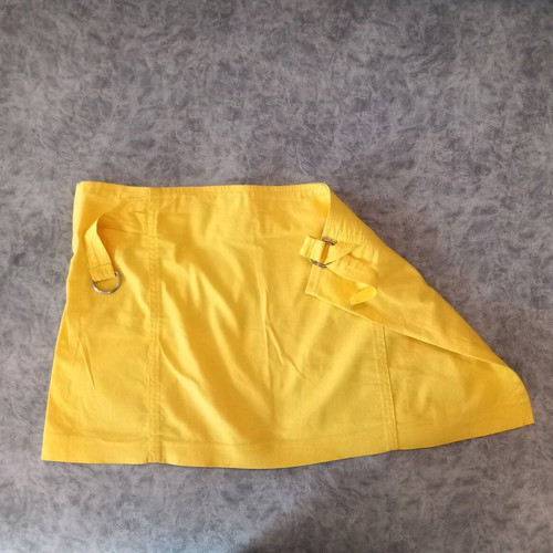 Mini skirt yellow like new with zipper and metal details size M