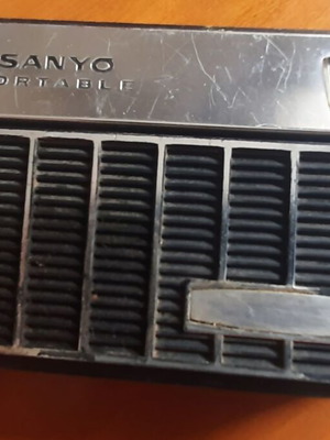 Sanyo vintage φορητό ραδιόφωνο